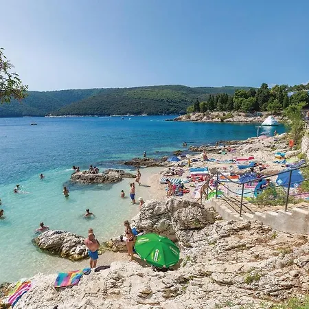 2 Bedroom Awesome In Apartman Rabac