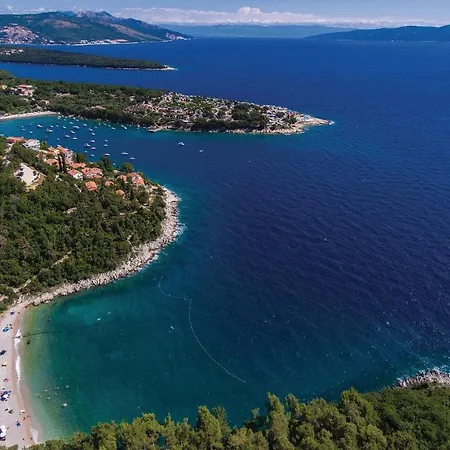 2 Bedroom Awesome In Apartman Rabac