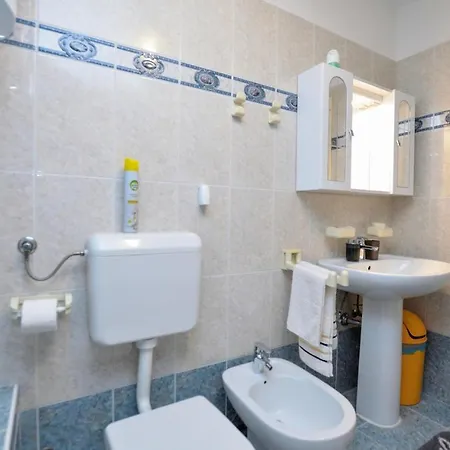 2 Bedroom Awesome In Apartman *
