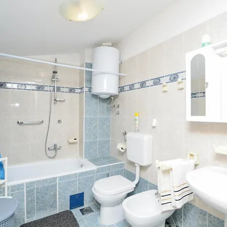 2 Bedroom Awesome In شقة غاباس
